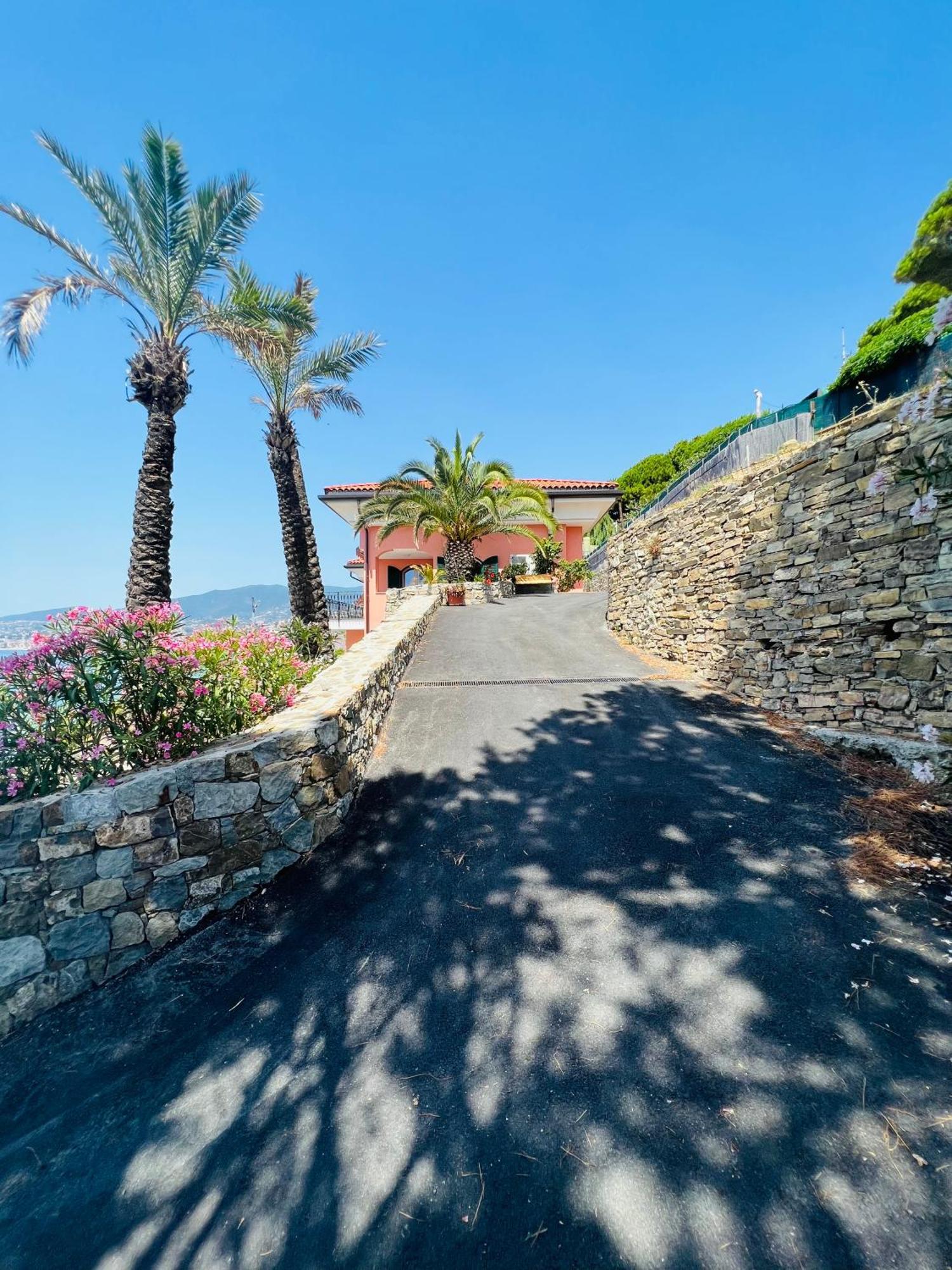 Apartment Luxury La Brezza 3 - Fronte Mare Sanremo
