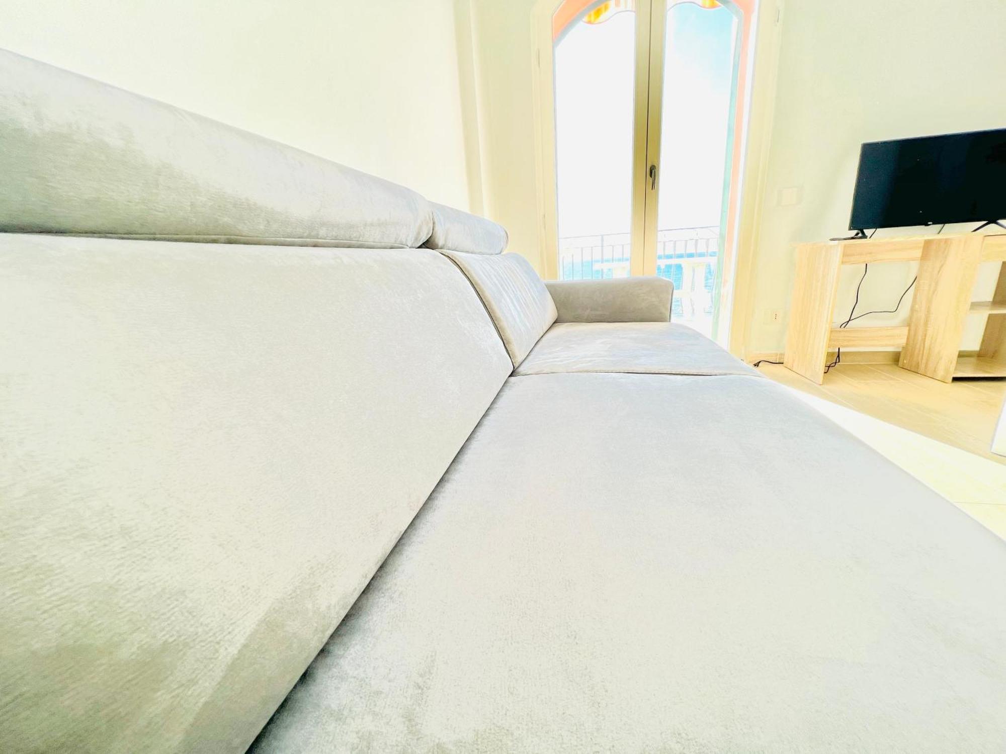 Luxury La Brezza 3 - Fronte Mare Apartment