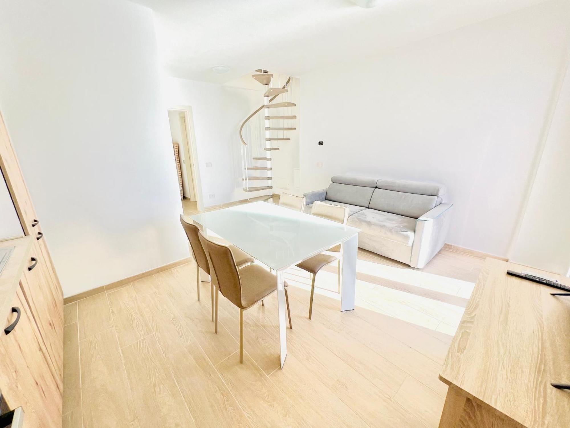 Luxury La Brezza 3 - Fronte Mare Apartment *